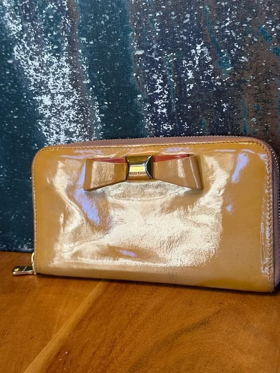 Miu Miu Patent Leather Bow Zip Around Wallet Project Piece - Picture 4 of 16